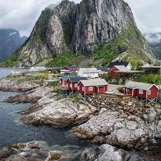 The grey and the rain seem never ending these last few days on the Lofoten Islands. But that doesn’t take away from the rugged beauty of the islands. Such a unique spot in the world.
#lofoten #lofotenislands #hamnøy #norwayphotos #visitnorway #ourplanetdaily #roamtheplanet #freshairandfreedom #nature_perfection #landscape_capture #landscape_love #earthfocus #worldtravelpic #travelblog #lonelyplanet #passionpassport #suitcasetravels #shetravels #wearetravelwomen #neverstopexploring #letsgosomewhere #beautifuldestinations #adventuretravel #traveltheworld