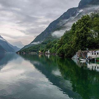 Greetings from Norway! I arrived yesterday and had a 2.5 hour drive in front of me. Arriving at my lodging after 8 pm, I was so tired that I didn’t process where I was. Woke up this morning in Odda and walked out of my lodging and this is what greeted me! Norway is a stunning country!
#norwaynature #norway #norwaytravel #norwayphotos #nature_perfection #nature_captures #ourplanetdaily #roamtheplanet #landscape_capture #reflection_shotz #global_shotz #keepitwild #neverstopexploring #suitcasetravels #passionpasport #seetheworld #beautifuldestinations #amazingplaces #lifeofadventure #letsgosomewhere #welltraveled #discoverearth #earthfocus