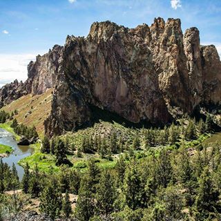 Had a phenomenal day hiking ALL around Smith Rock State Park. What a place! Ever since I saw a photo years ago, I’ve been wanting to hike there. And it didn’t disappoint! Unreal scenery and views at every turn. What a wonderful day!
#smithrockstatepark #stateparks #oregon #hikingoregon #exploreoregon #optoutside #neverstopexploring #theoutbound #wildernessculture #weroam #shetravels #ourplanetdaily #roamtheplanet #hikingadventures #onthetrail #hikingculture #freshairandfreedom #getoutstayout  #welivetoexplore #travelusa #usinterior #oregonstateparks #landscape_capture #nature_perfection #lonelyplanet #hikingviews